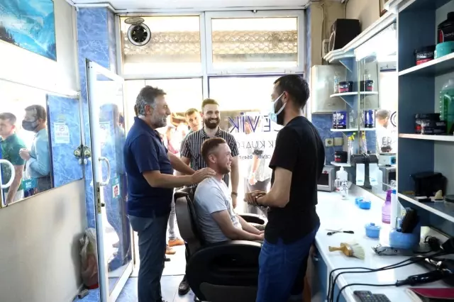 Başkan Sandal, Bayraklı'yı karış karış geziyor