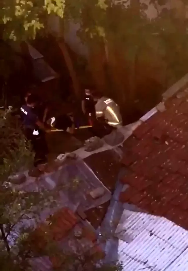 Bursa'da acemi hırsızı itfaiye ekipleri kurtardı