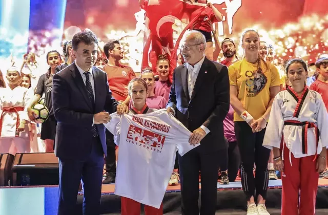 CHP Genel Başkanı Kılıçdaroğlu, Başkent Spor Zirvesi'ne katıldı