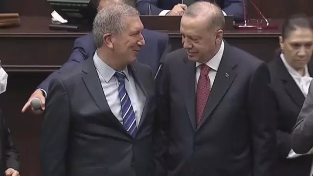 Cumhurbaşkanı Erdoğan, AK Parti'ye katılan belediye başkanına takılmadan edemedi: Diyarbakır gezimizin bereketi oldun Cumhurbaşkanı Erdoğan, AK Parti'ye katılan belediye başkanına takılmadan edemedi: Diyarbakır gezimizin bereketi oldun