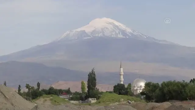 Dağcılar, Türkiye'nin çatısından 'O hain kalkışmayı unutma, unutturma' mesajı verdi Dağcılar, Türkiye'nin çatısından 'O hain kalkışmayı unutma, unutturma' mesajı verdi
