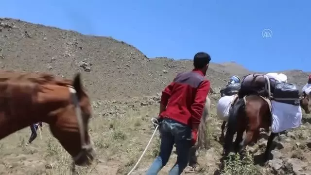 Dağcılar, Türkiye'nin çatısından 'O hain kalkışmayı unutma, unutturma' mesajı verdi