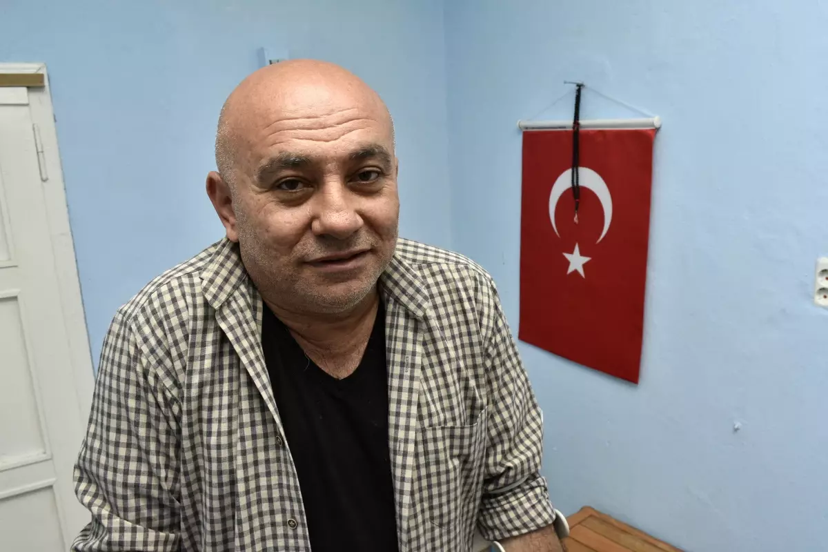 Darbecilerin koltuk değneğine mahkum ettiği Gazi Parlak vatanını savunmanın gururunu yaşıyor