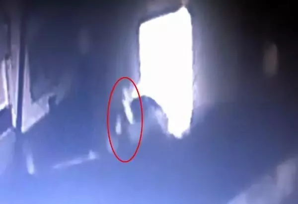 Kamera açısı bozulunca her şey aydınlandı! Eşini öldüren cani, çıkarıldığı mahkemede tutuklandı Kamera açısı bozulunca her şey aydınlandı! Eşini öldüren cani, çıkarıldığı mahkemede tutuklandı