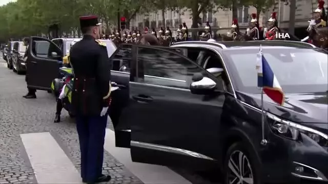 Fransa'da Covid-19 gölgesinde Ulusal Bayram kutlamaları Fransa'da Covid-19 gölgesinde Ulusal Bayram kutlamaları