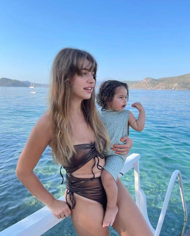 Hande Erçel'in fenomen ablası Gamze Erçel'in paylaşım başına kazandığı para ortaya çıktı Hande Erçel'in fenomen ablası Gamze Erçel'in paylaşım başına kazandığı para ortaya çıktı