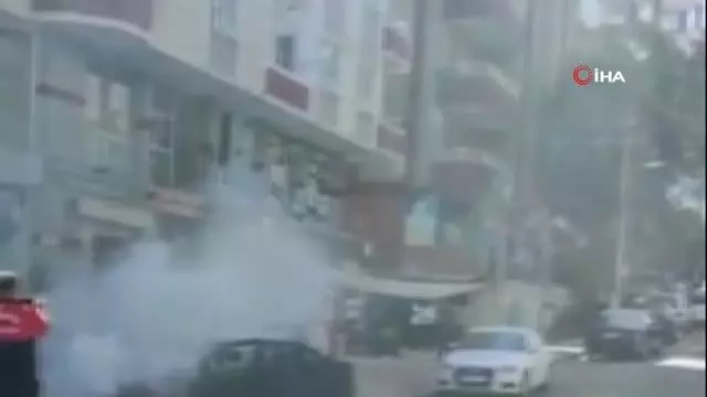Hareket halindeki otomobil alev aldı Hareket halindeki otomobil alev aldı
