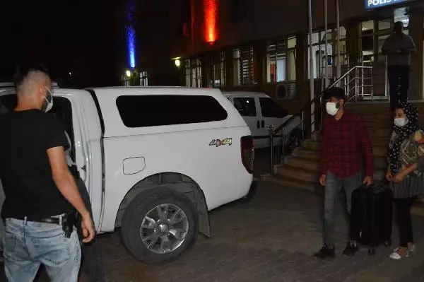 Son dakika: İçinde 50 bin liralık düğün takısı olan valizi, durakta polis buldu
