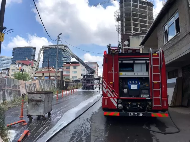 Kadıköy'de beton pompası alev alev yandı