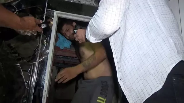 Suç örgütünün kafeste esir tuttuğu 2 kişiyi Polis Özel Harekat ekipleri böyle kurtardı
