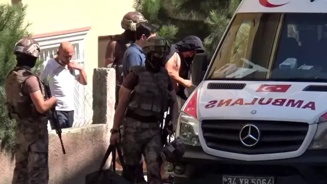 Kardeşi ile kavga edip kendine zarar veren şahsı özel harekat polisleri ikna etti