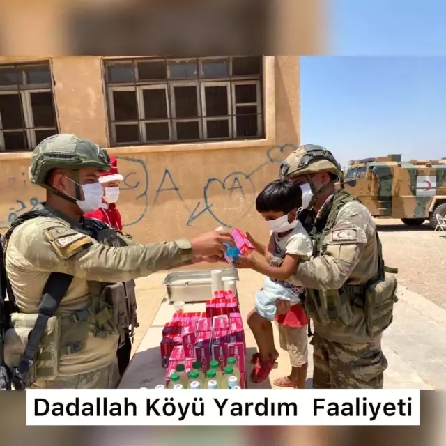 Mehmetçikten çocuklara şefkat eli