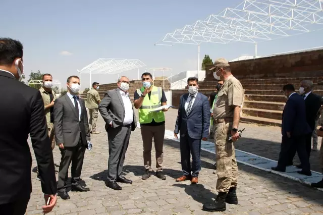 Muş Valisi Gündüzöz Malazgirt'te
