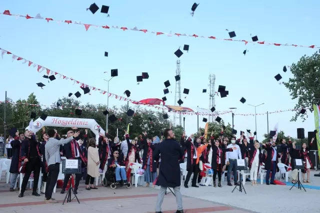 Ondokuz Mayıs Üniversitesi Ziraat Fakültesinden mezun olan 97 öğrenci törenle diplomalarını aldı