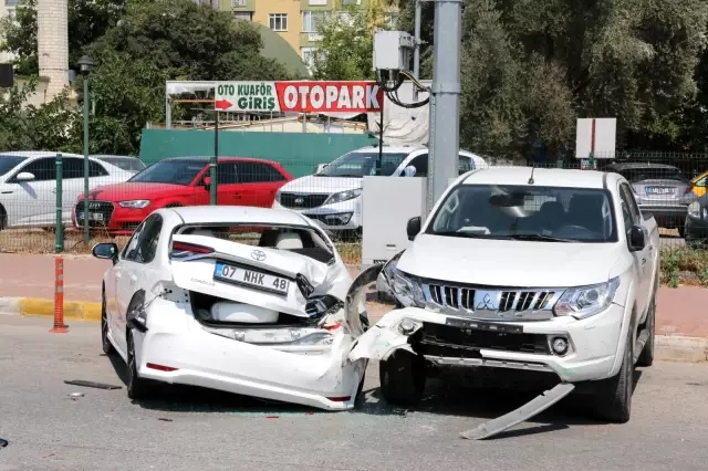 Park etmek isterken kontrolden çıkan otomobil, faciaya neden oluyordu