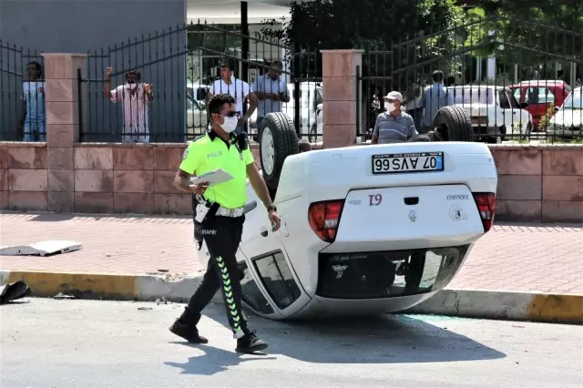Park etmek isterken kontrolden çıkan otomobil, faciaya neden oluyordu