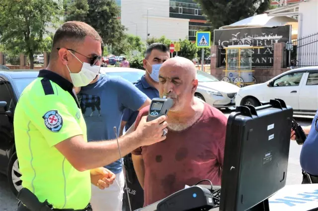 Park etmek isterken kontrolden çıkan otomobil, faciaya neden oluyordu