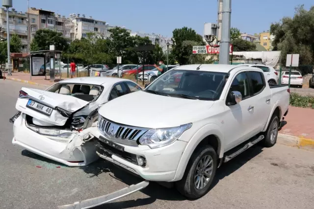 Park etmek isterken kontrolden çıkan otomobil, faciaya neden oluyordu