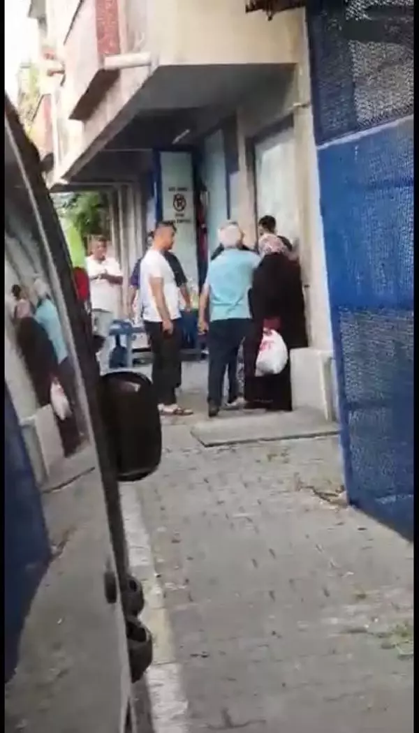 (Ek bilgiyle) Sancaktepe'de dehşet anları; annesini darbedip, silah doğrulttu