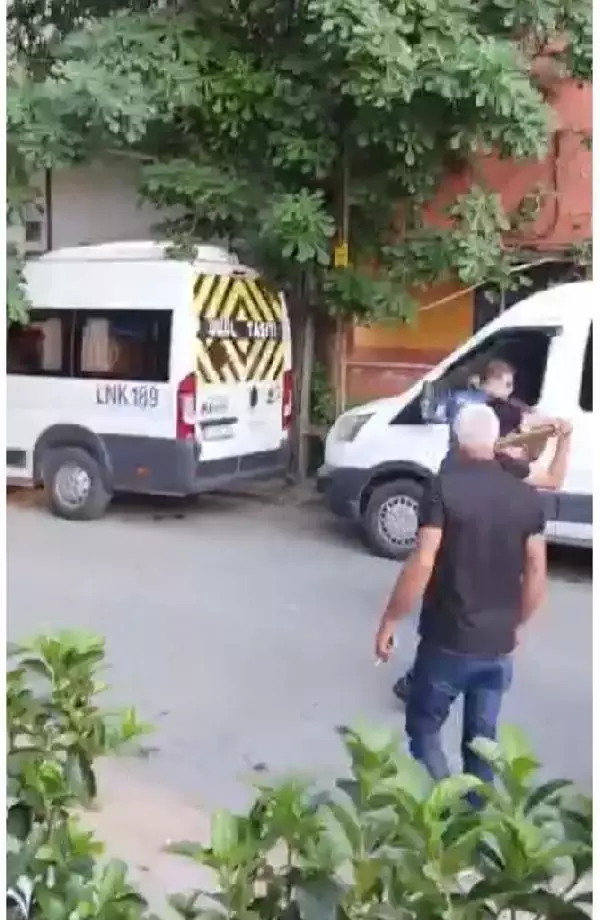 (Ek bilgiyle) Sancaktepe'de dehşet anları; annesini darbedip, silah doğrulttu