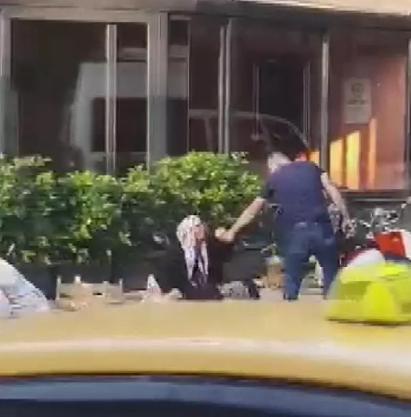 (Ek bilgiyle) Sancaktepe'de dehşet anları; annesini darbedip, silah doğrulttu