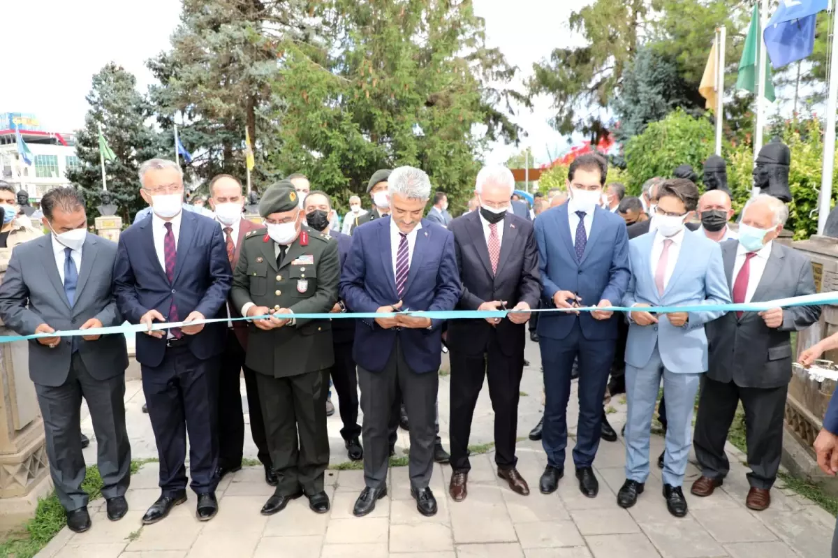 Sayın Valimiz Mehmet Makas, 15 Temmuz Kronoloji Sergisi ile 15 Temmuz Konulu Kitap Sergisi'nin Açılışını Gerçekleştirdi