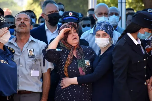 Son dakika haberleri | Şehit Bekçi Koşal son yolculuğuna uğurlandı: Annesi, asker selamı ile oğlunu uğurladı Son dakika haberleri | Şehit Bekçi Koşal son yolculuğuna uğurlandı: Annesi, asker selamı ile oğlunu uğurladı