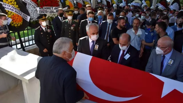 Son dakika haberleri | Şehit Bekçi Koşal son yolculuğuna uğurlandı: Annesi, asker selamı ile oğlunu uğurladı
