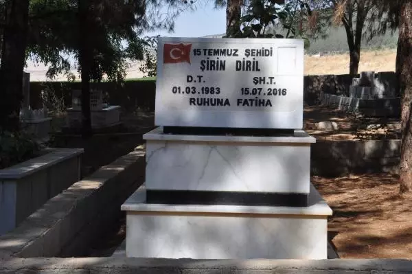 ŞEHİT OĞLUNUN MEZARINI CEP TELEFONUNDAN GÖRÜP, DUA ETTİ