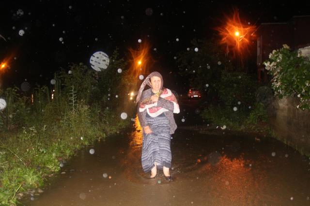 Son Dakika: Rize'de aşırı yağış sonrası meydana gelen sel ve heyelanda 3 kişi kayboldu