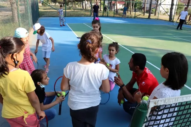 Taşova'nın ilk tenis kortu açıldı 4 Taşova'nın ilk tenis kortu açıldı