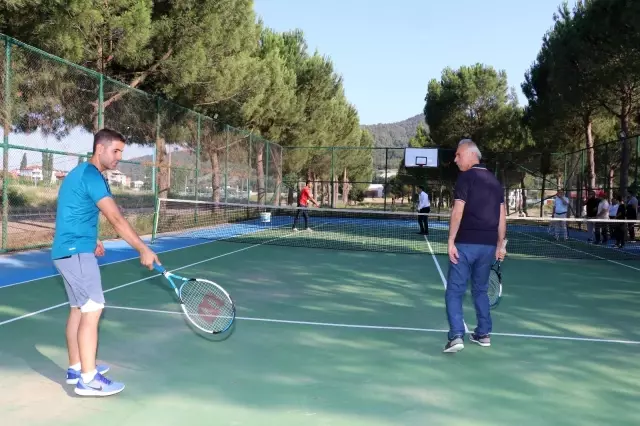 Taşova'nın ilk tenis kortu açıldı 5 Taşova'nın ilk tenis kortu açıldı