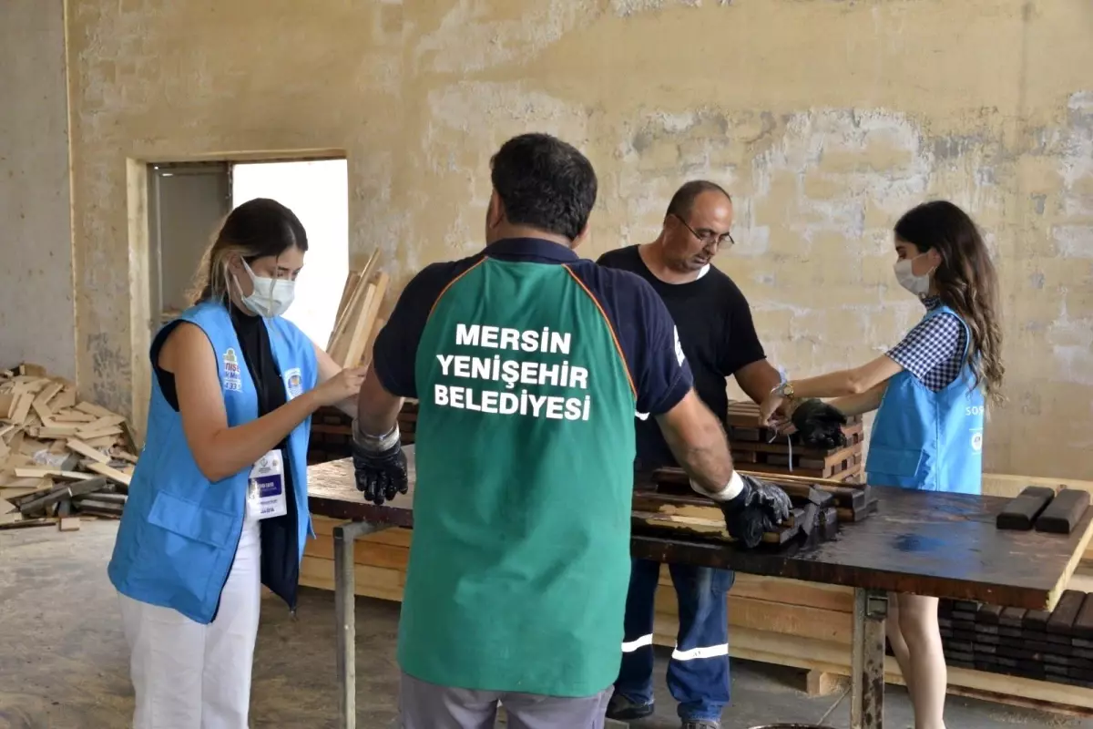 Yenişehir Belediyesi çalışanlarından 'mavi kurdele' kampanyasına destek