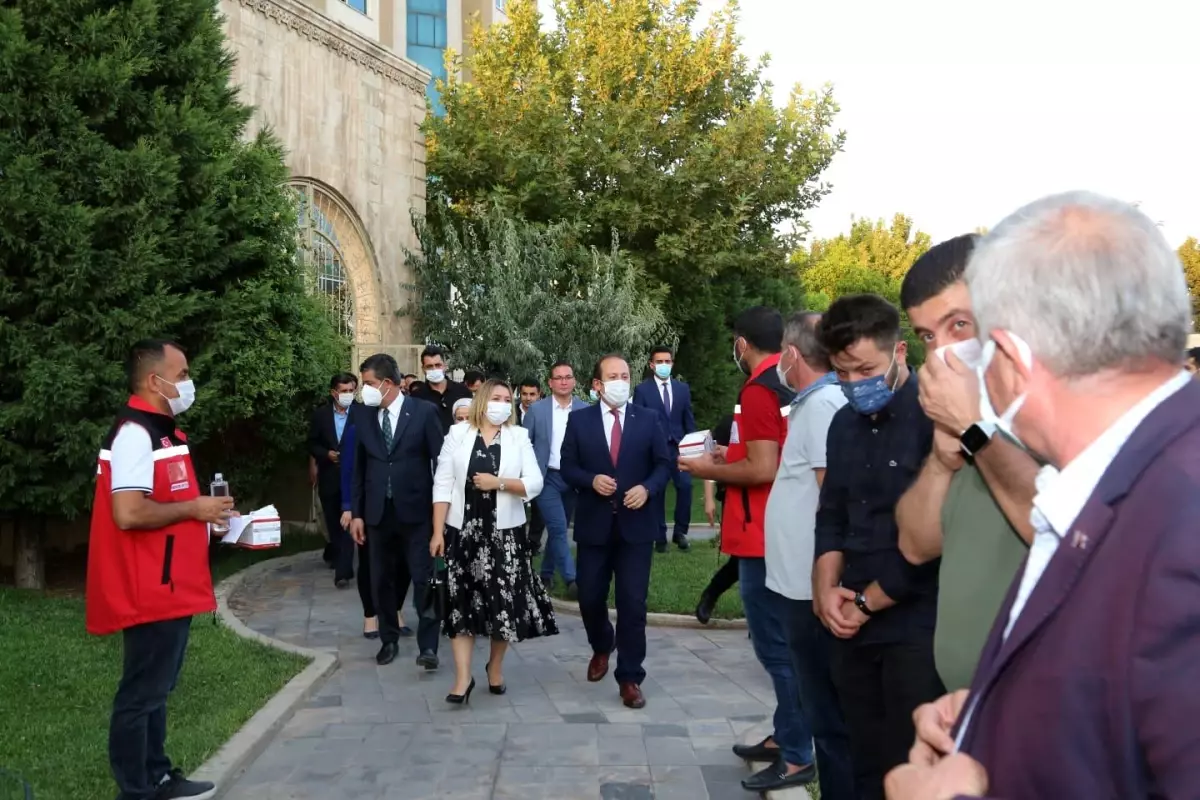 '15 TEMMUZ DEMOKRASİ VE MİLLİ BİRLİK GÜNÜ' VESİLESİYLE ŞEHİT VE GAZİ AİLELERİMİZ ONURUNA YEMEK ORGANİZASYONU DÜZENLENDİ