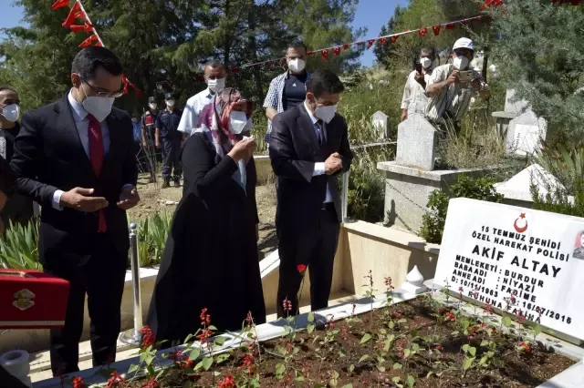 15 Temmuz şehidi Akif Altay kabri başında anıldı