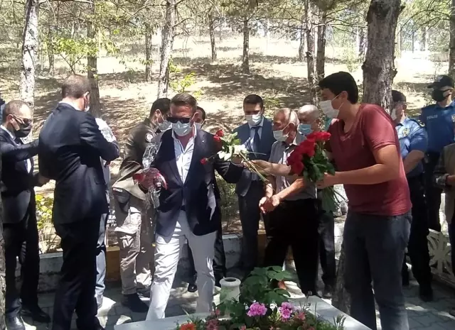 15 Temmuz şehidi Akif Kapaklı, mezarı başında anıldı