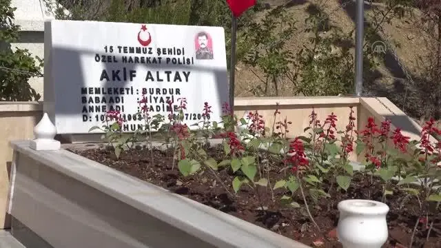 15 Temmuz şehidi Akif Altay kabri başında anıldı