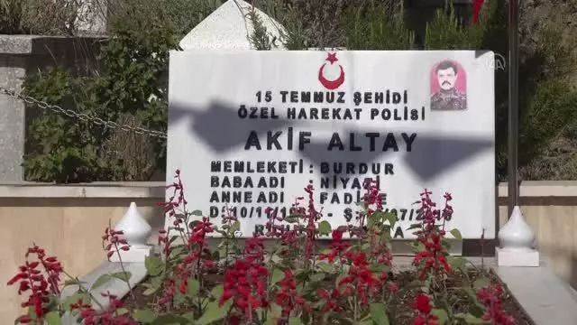 15 Temmuz şehidi Akif Altay kabri başında anıldı