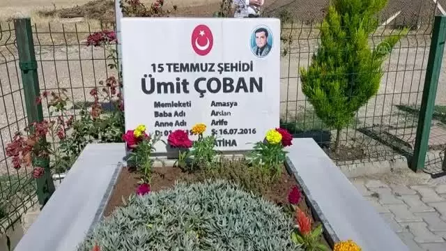 15 Temmuz şehidi Ümit Çoban, kabri başında anıldı 2 15 Temmuz şehidi Ümit Çoban, kabri başında anıldı