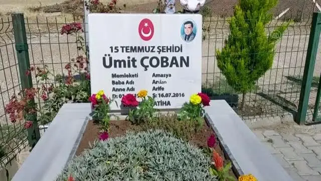15 Temmuz şehidi Ümit Çoban, kabri başında anıldı 3 15 Temmuz şehidi Ümit Çoban, kabri başında anıldı