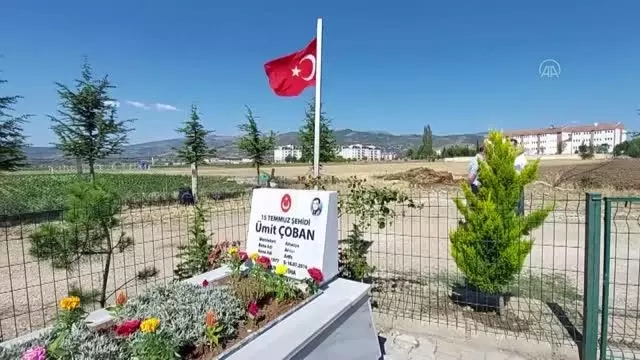 15 Temmuz şehidi Ümit Çoban, kabri başında anıldı 4 15 Temmuz şehidi Ümit Çoban, kabri başında anıldı