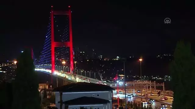 Son dakika haberleri | 15 Temmuz Şehitler Anıtı'na vatandaşların ilgisi akşam saatlerinde de sürdü