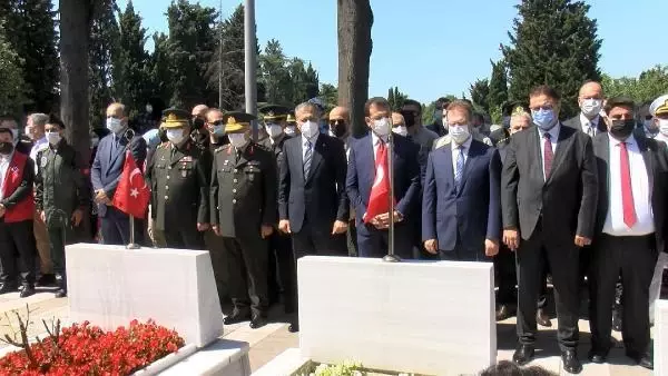 15 TEMMUZ'UN 5'İNCİ YILDÖNÜMÜNDE EDİRNEKAPI'DA ŞEHİTLER MEZARLARI BAŞINDA ANILDI