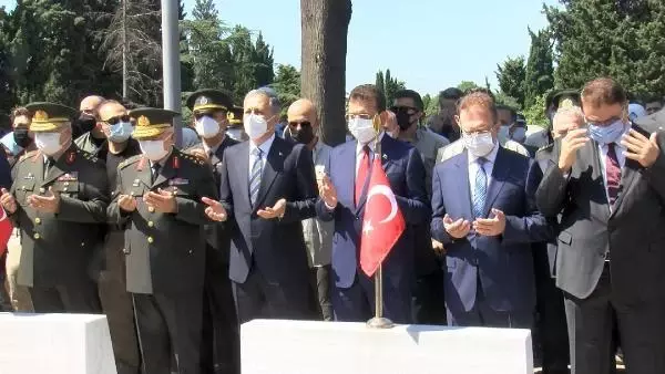 15 TEMMUZ'UN 5'İNCİ YILDÖNÜMÜNDE EDİRNEKAPI'DA ŞEHİTLER MEZARLARI BAŞINDA ANILDI