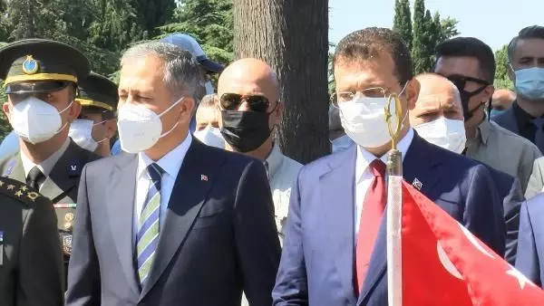 15 TEMMUZ'UN 5'İNCİ YILDÖNÜMÜNDE EDİRNEKAPI'DA ŞEHİTLER MEZARLARI BAŞINDA ANILDI