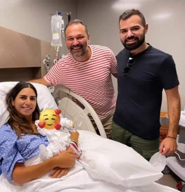 Ali Sunal ile Nazlı Kurbanzade çiftinin ikinci bebekleri dünyaya geldi Ali Sunal ile Nazlı Kurbanzade çiftinin ikinci bebekleri dünyaya geldi