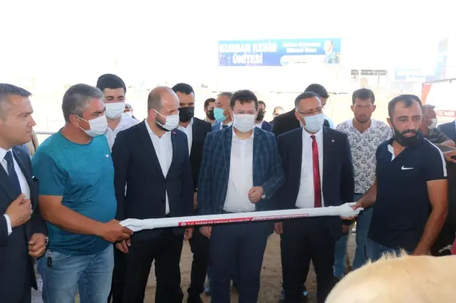 Ankara Tarım ve Orman Müdürü Korkmaz, Gölbaşı'nda kurban satış yerlerini inceledi