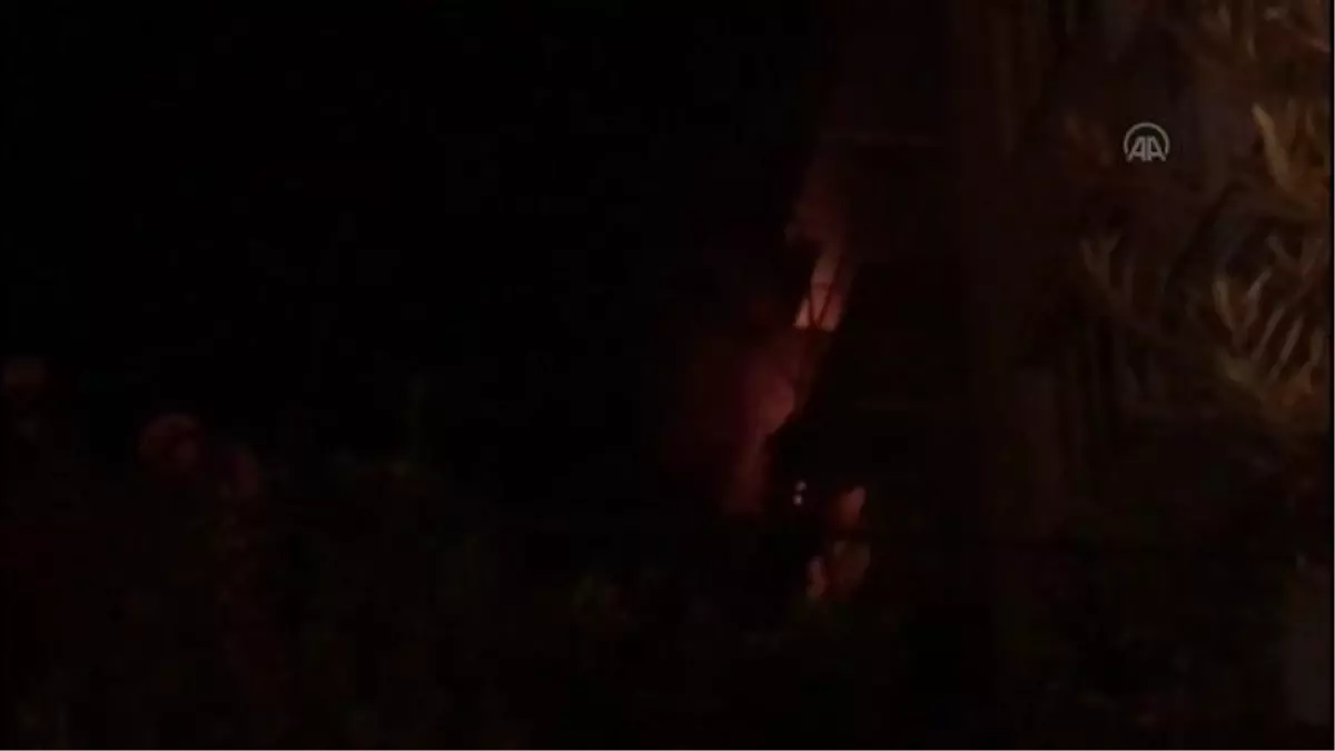 Bir evde çıkan yangında 5 kişi dumandan etkilendi