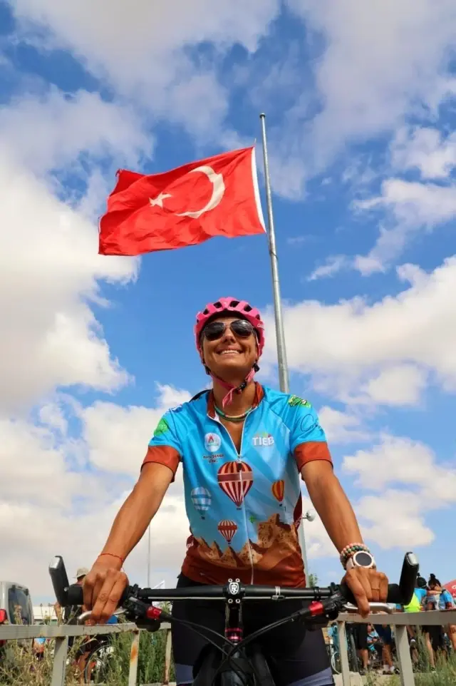 Bisiklet tutkunları Kapadokya'da buluştu