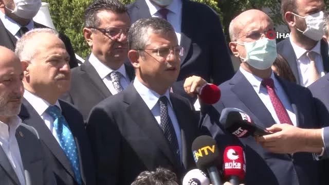 Son dakika haber... CHP'li milletvekilleri TBMM Şehitler Anıtı'na karanfil bıraktı